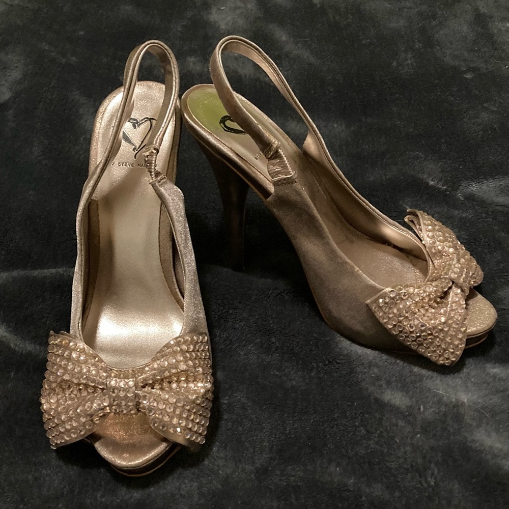 Steve Madden Minnii blush gold rhinestone bow heels